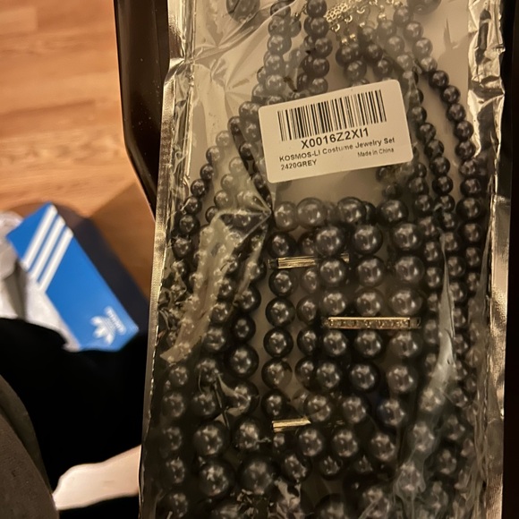 Earring and necklace set - Picture 2 of 3